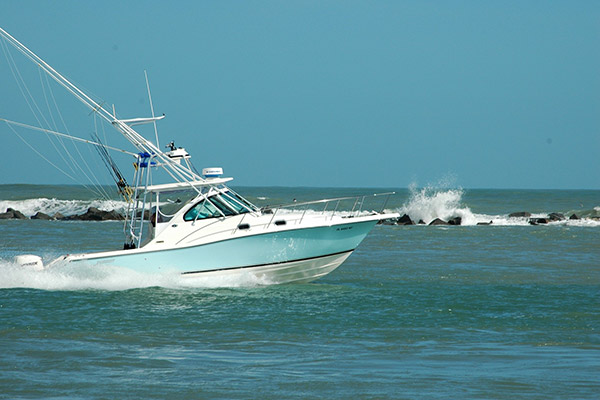 saltwater center console boat 1 image cap